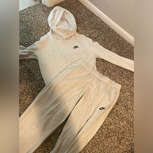 Nike Sweatsuit. Size Medium. Light Grey